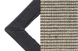 Sisal grå 014 tæppe med kantbånd i charcoal farve